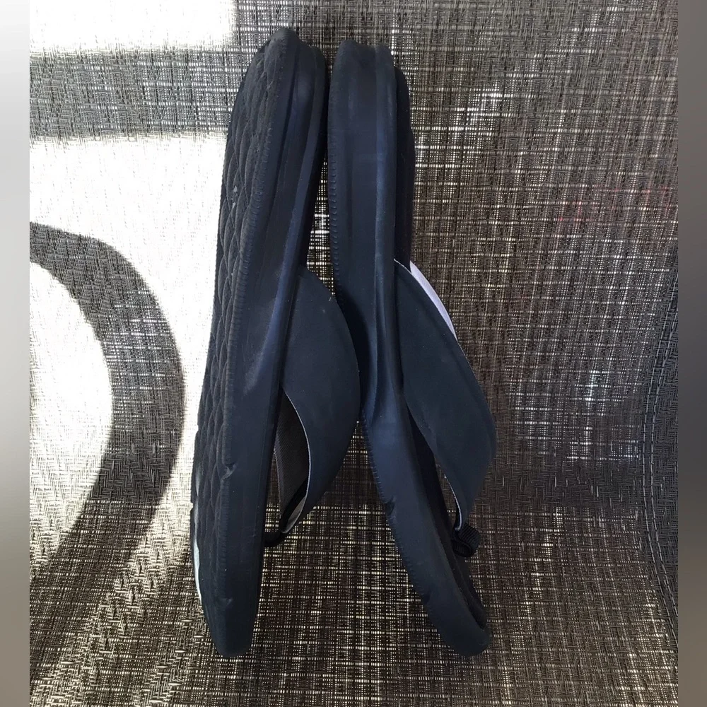 Athletic Works Men’s Black Cushioned Thong Flip Flops Sandals
